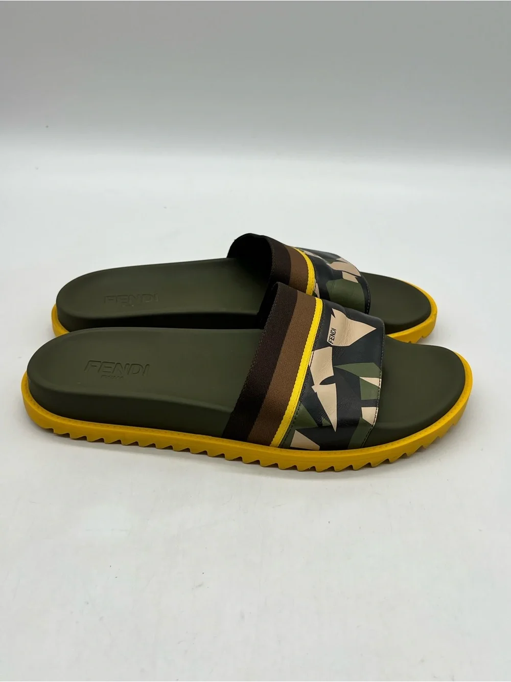 FENDI Yellow Green Camo Leather Men’s Size 11 flip flops Fashion Sandals Shoes